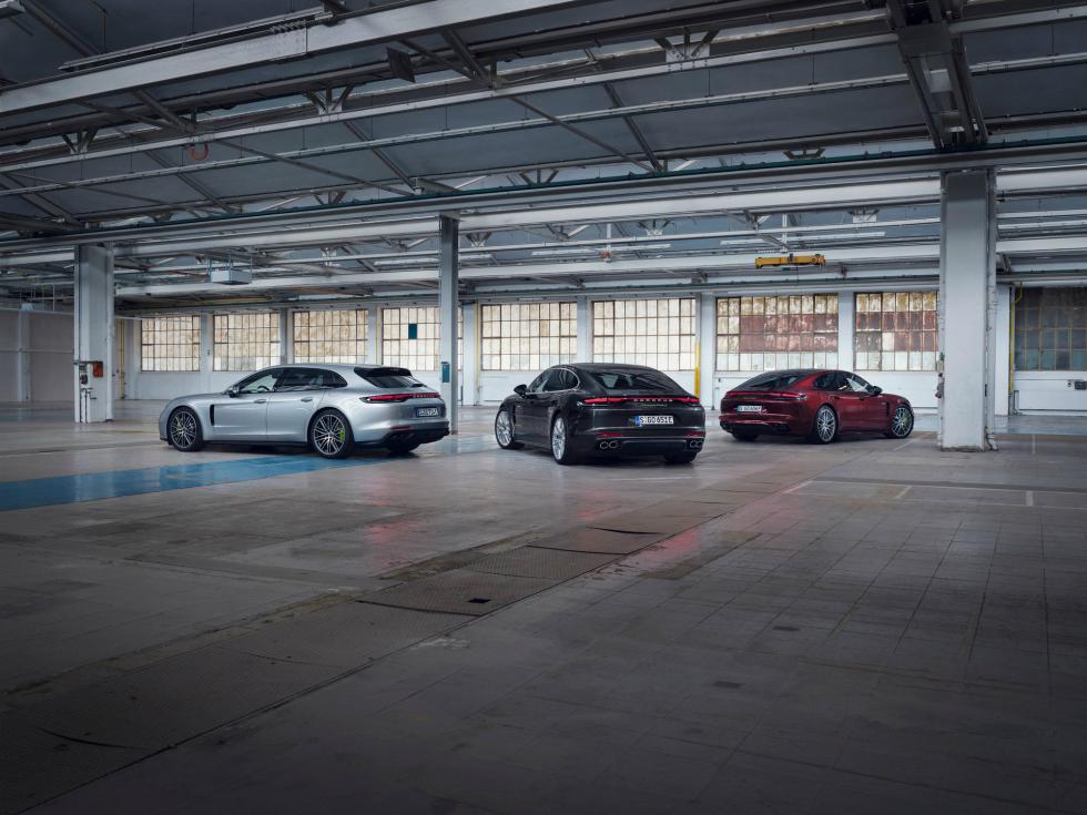 Η ισχυρότερη Porsche Panamera έφτασε